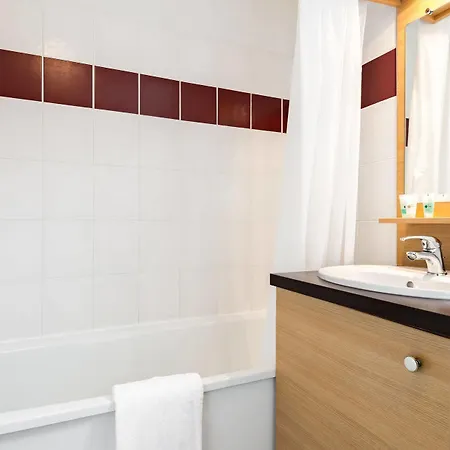 Le Domaine Des Cazelles Hotel *