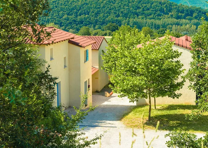 Le Domaine Des Cazelles 카자르크