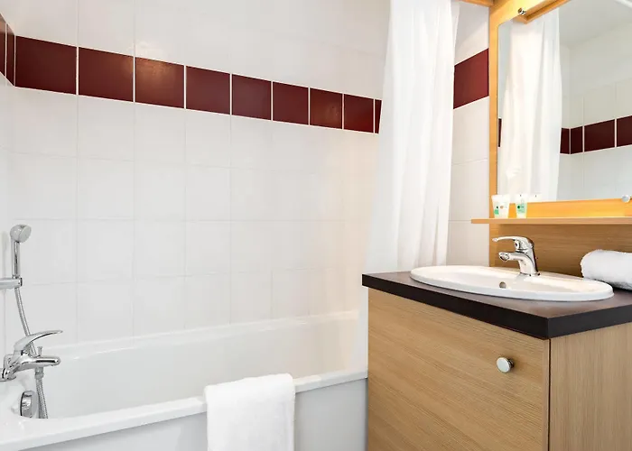 Le Domaine Des Cazelles Hotel *